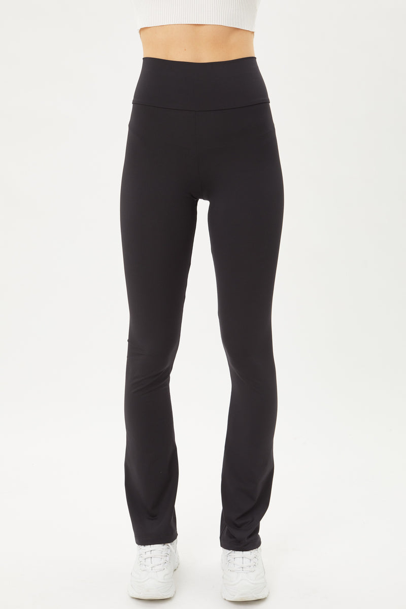 The Emma Seamless Flare Legging