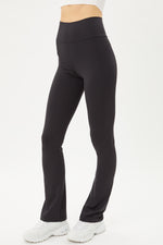 The Emma Seamless Flare Legging